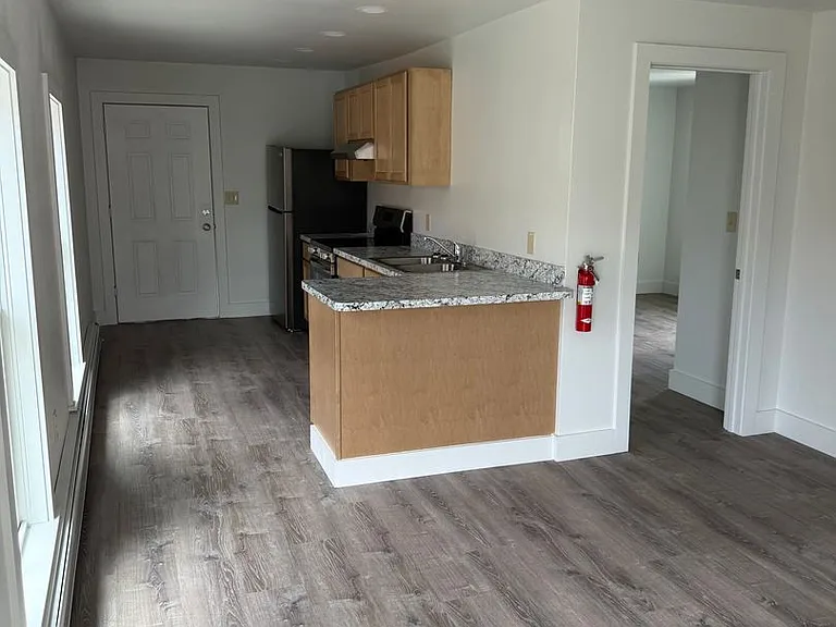 120 Maple St — Photo 4