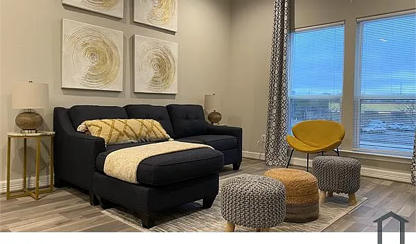 2 bed, 916 sqft, $1,700 — Photo 2