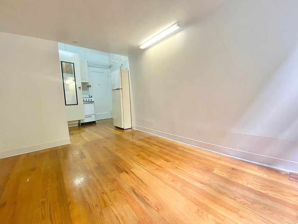 2nd image of 112 Mac Dougal St #1B