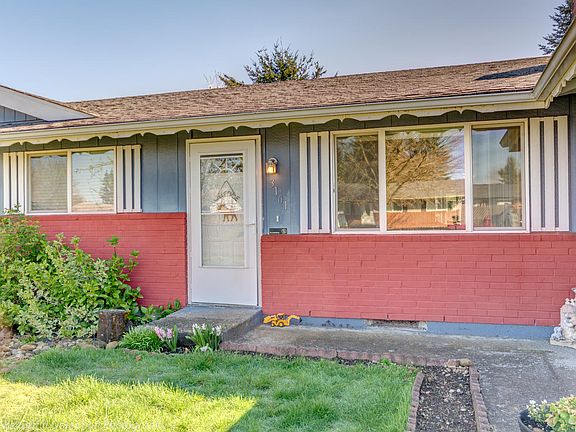 3rd image of 3101 NE 155th Ave