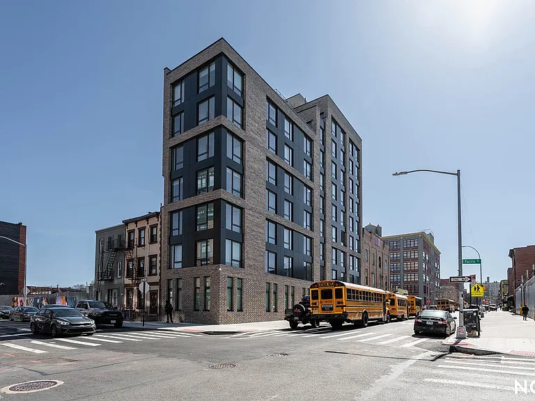 527 Grand Ave #402 — Photo 20