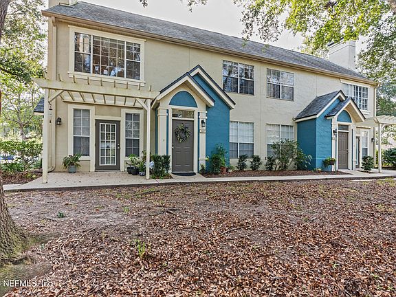 2nd image of 13703 RICHMOND PARK Drive N #2607