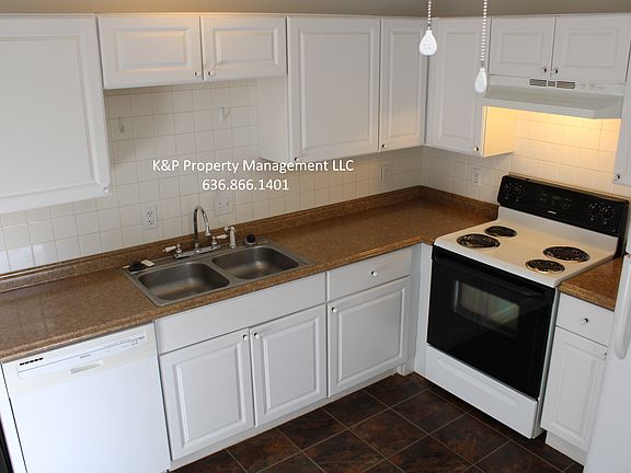 Eat in Kitchen with ceiling fan, stove, fridge and dishwasher.