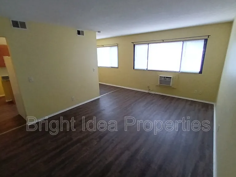 5940 E River Rd #11 — Photo 7