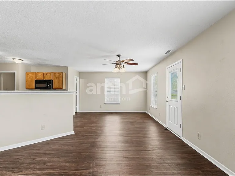 1221 Redwood Dr — Photo 5