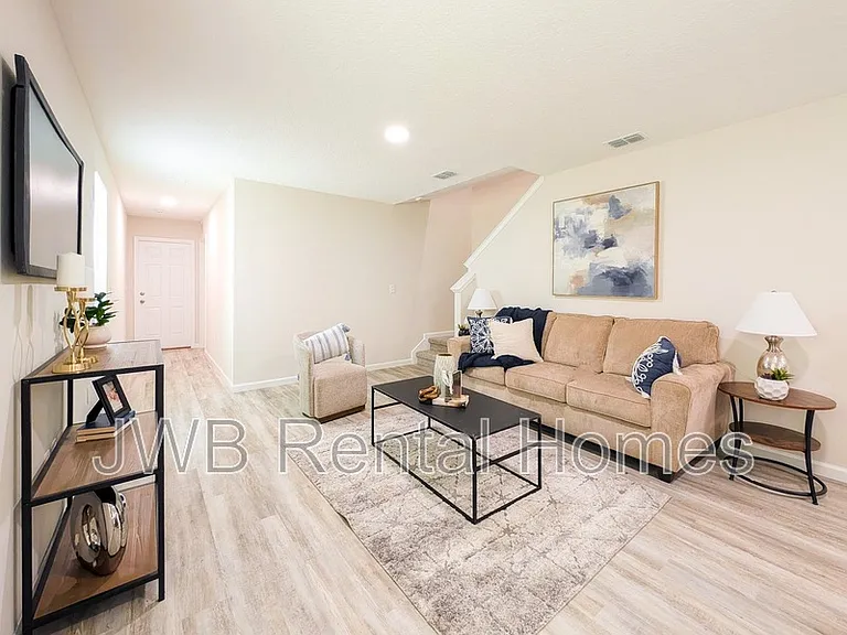 1284 Pangola Dr — Photo 7