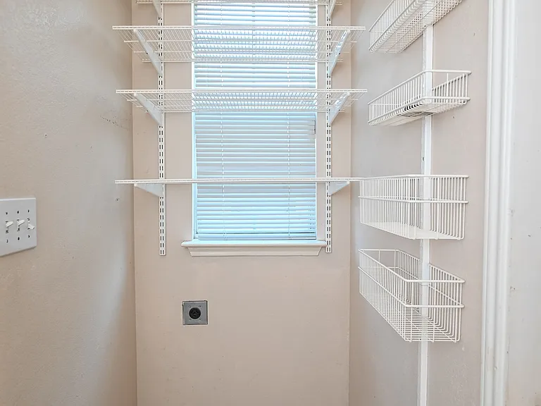 2100 Newport Dr — Photo 7