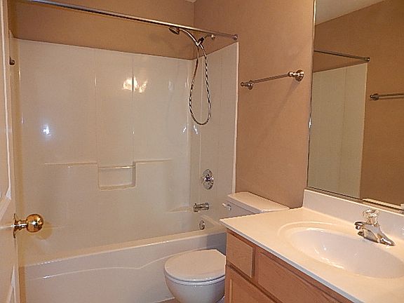 5th image of 13270 Greenleaf Ct