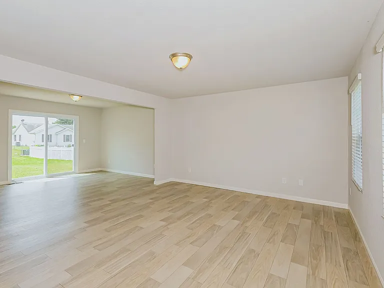 613 Courtyard Pl — Photo 8
