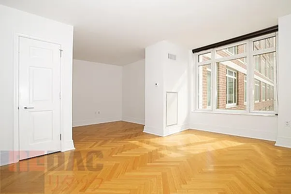 Rented by RELO REDAC INC. | media 32