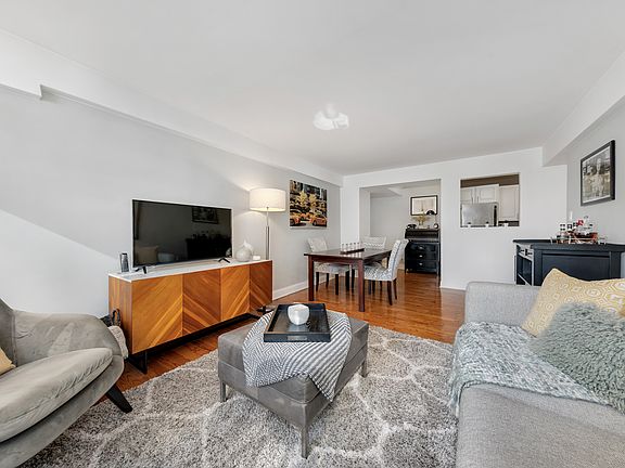 3rd image of 240 E 55th St APT 14B