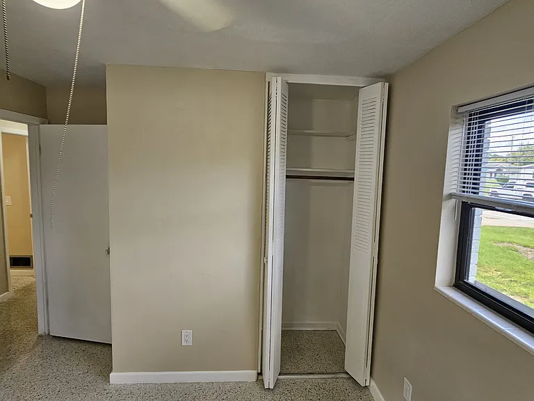 991 Barclay Dr — Photo 13