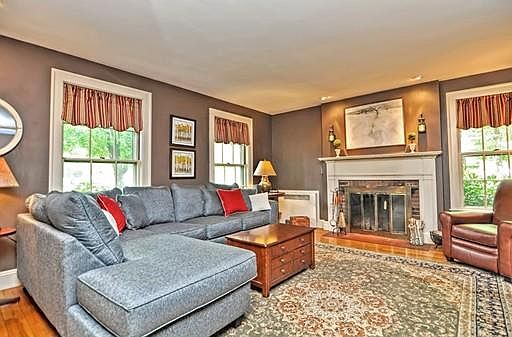 5th image of 316 Village St