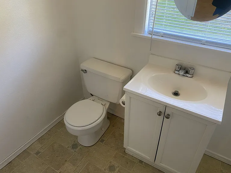 1322 S Montesano St — Photo 11