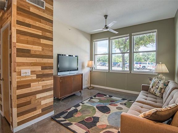 4th image of 201 W Lancaster Ave Unit 116