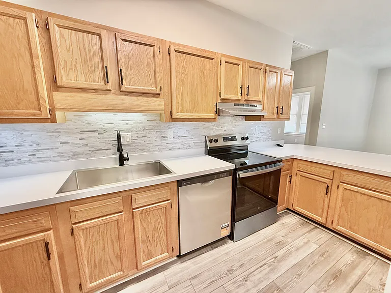1736 Memorial Ave SW #B — Photo 3