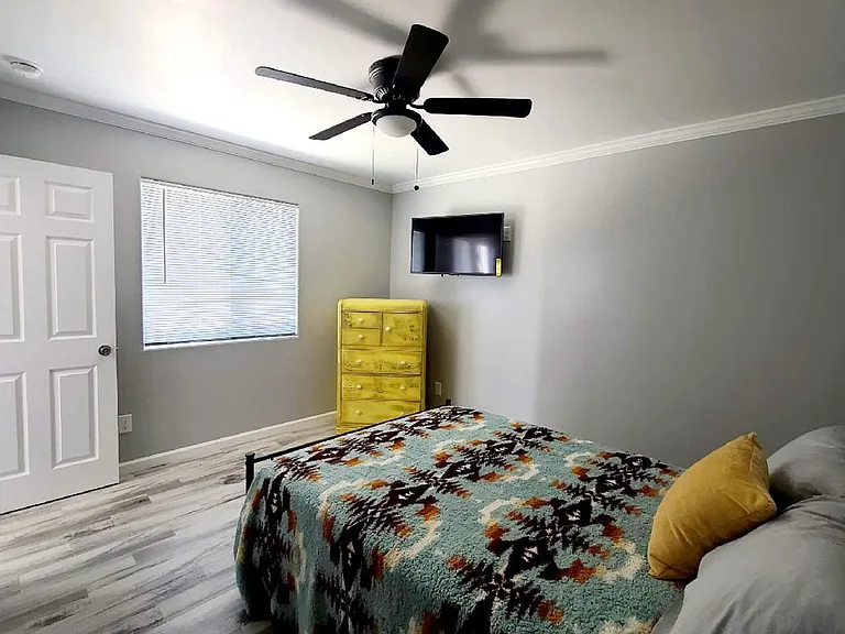 1409 N Thornburg St — Photo 16