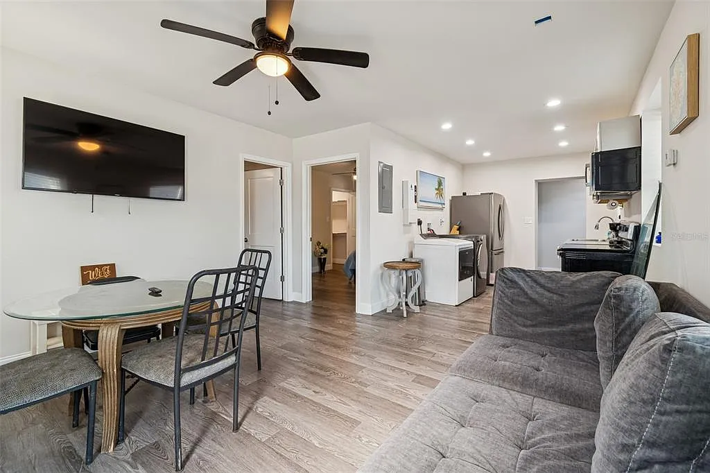 2 bed, 1.0 bath, 1000 sqft, $1,500 — Photo 1