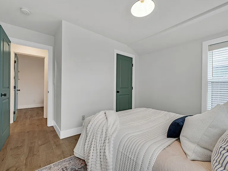 1863 Linden St — Photo 15