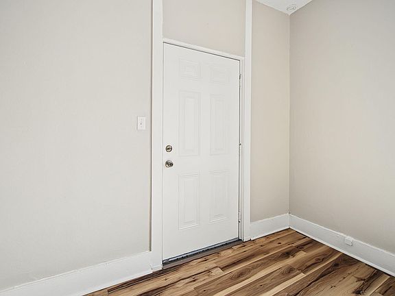 4th image of 11 E Southern Ave