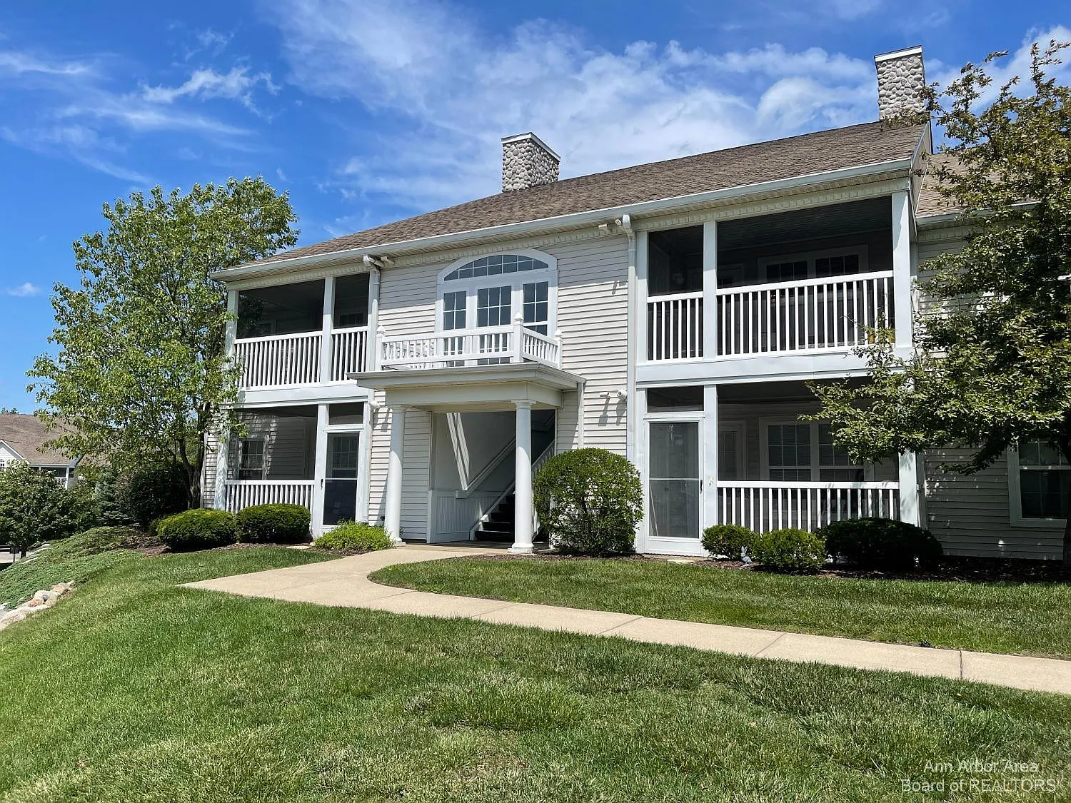 2 bed, 2.0 bath, 1160 sqft, $1,800 — Photo 1