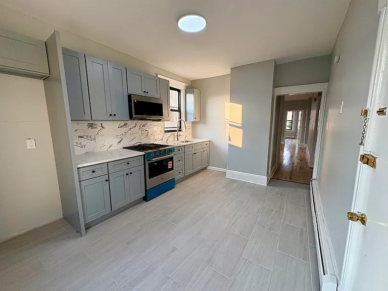 136 W 25th St #1 — Photo 8