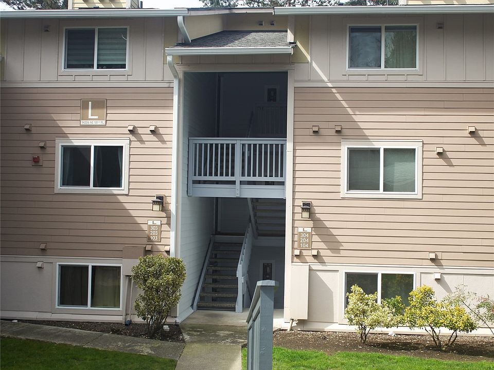 Front entrance>
