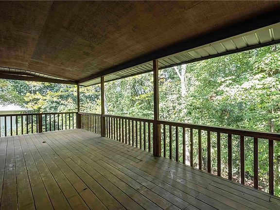 4th image of 28 Churchill Dr