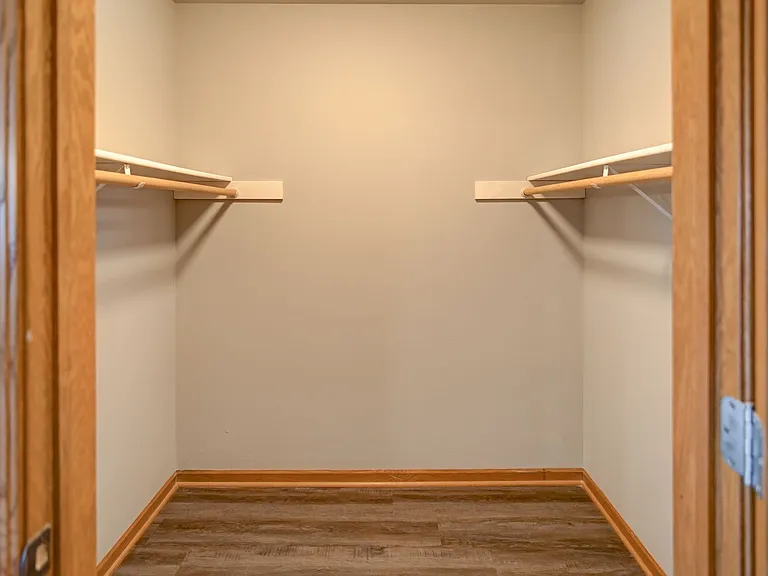 Fairhaven Court Apartments — Photo 8