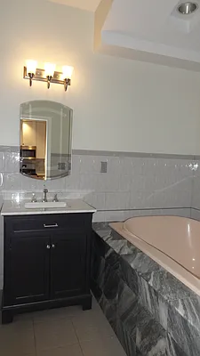 Rented by Halvatzis Realty | media 13