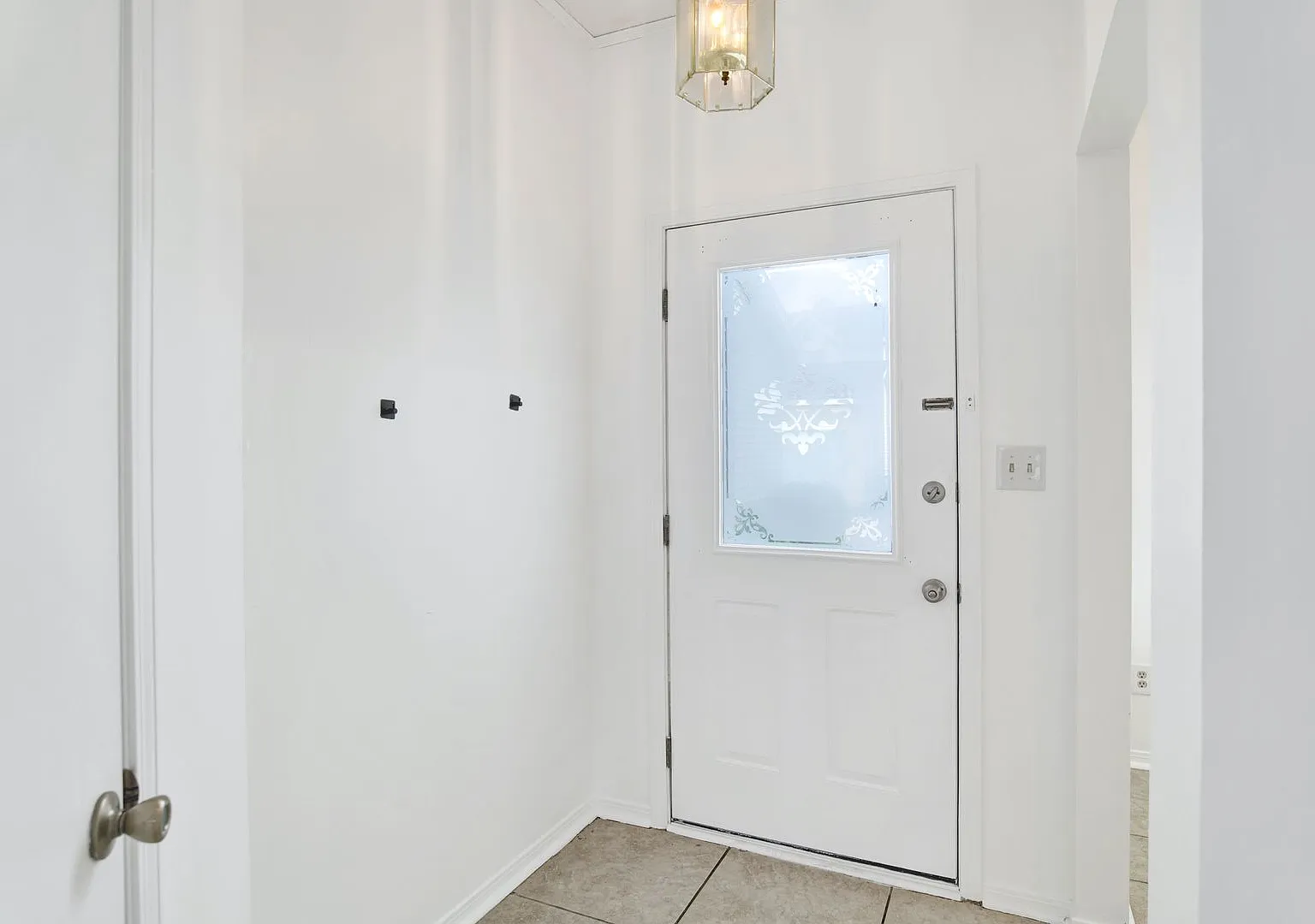 Spacious 2 Bed/2.5 Bath Townhome In Pool Condo Complex! — Photo 4
