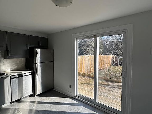 3rd image of 517 Elgin St N