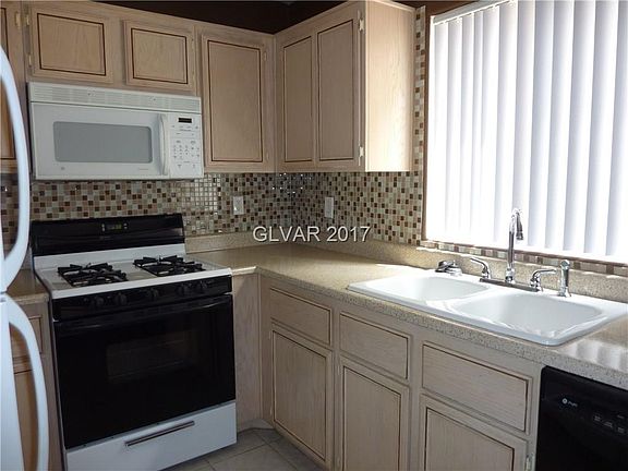 4th image of 5253 Steinbrenner Ln