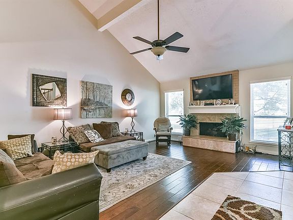 2nd image of 3214 Golden Leaf Dr