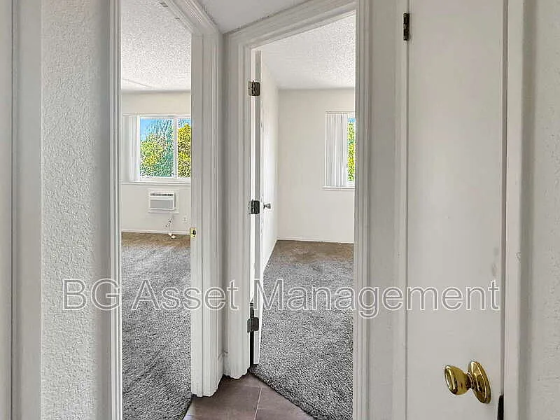 2 bed, 1.0 bath, 900 sqft, $1,800 — Photo 4