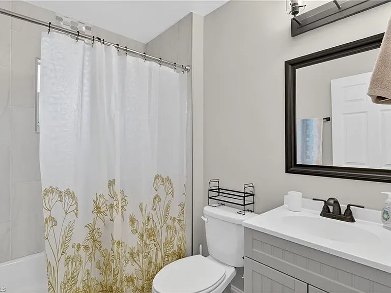 209 Robin Hood Cir #201 — Photo 14