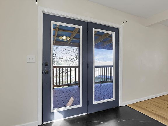 3rd image of 612 N Clinton St