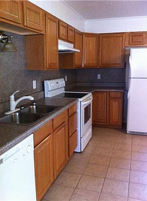 5th image of 652 Cypress Dr