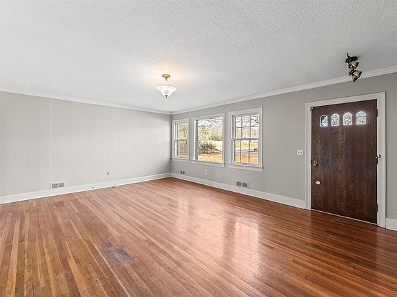 2nd image of 1348 3rd St SE