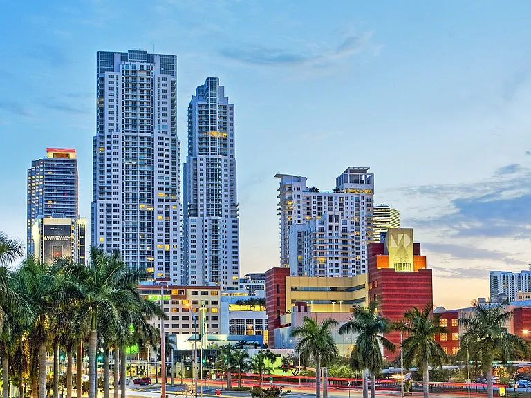 Yacht Club at Brickell Apartments — Photo 15