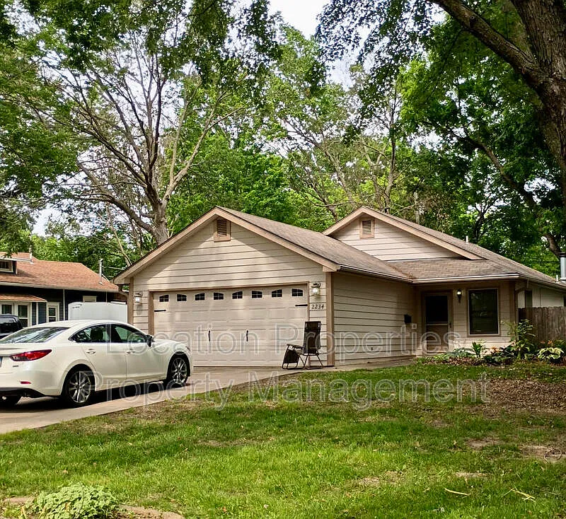 3 bed, 2.0 bath, 1320 sqft, $2,225 — Photo 1