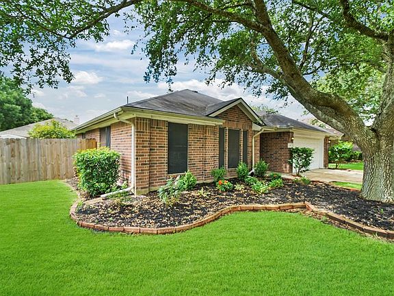 Fabulous one story home on a huge quiet culdesac lot! Shades on the windows to help keep the hot Texas heat out. Beautiful grown tree in the front!
