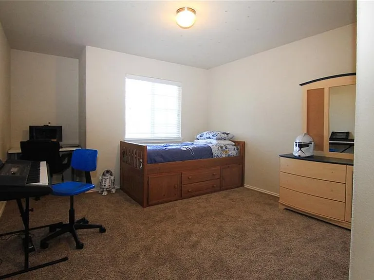 2705 Overton St — Photo 12