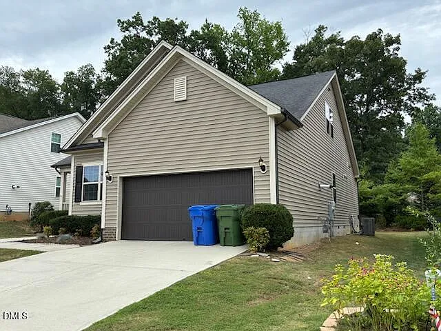 4 bed, 3.0 bath, 2267 sqft, $2,200 — Photo 2