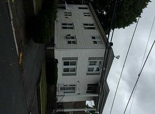 92 Darlingdale Ave, Pawtucket, RI 02861