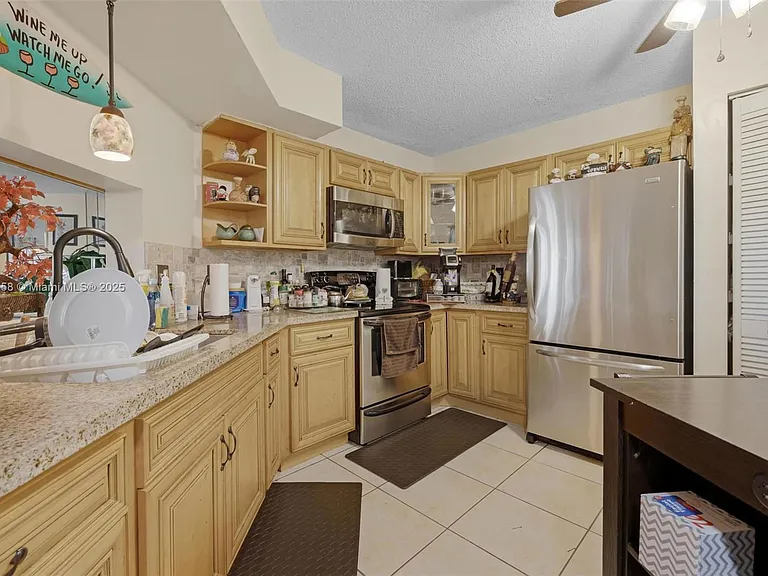 800 Independence Dr — Photo 18
