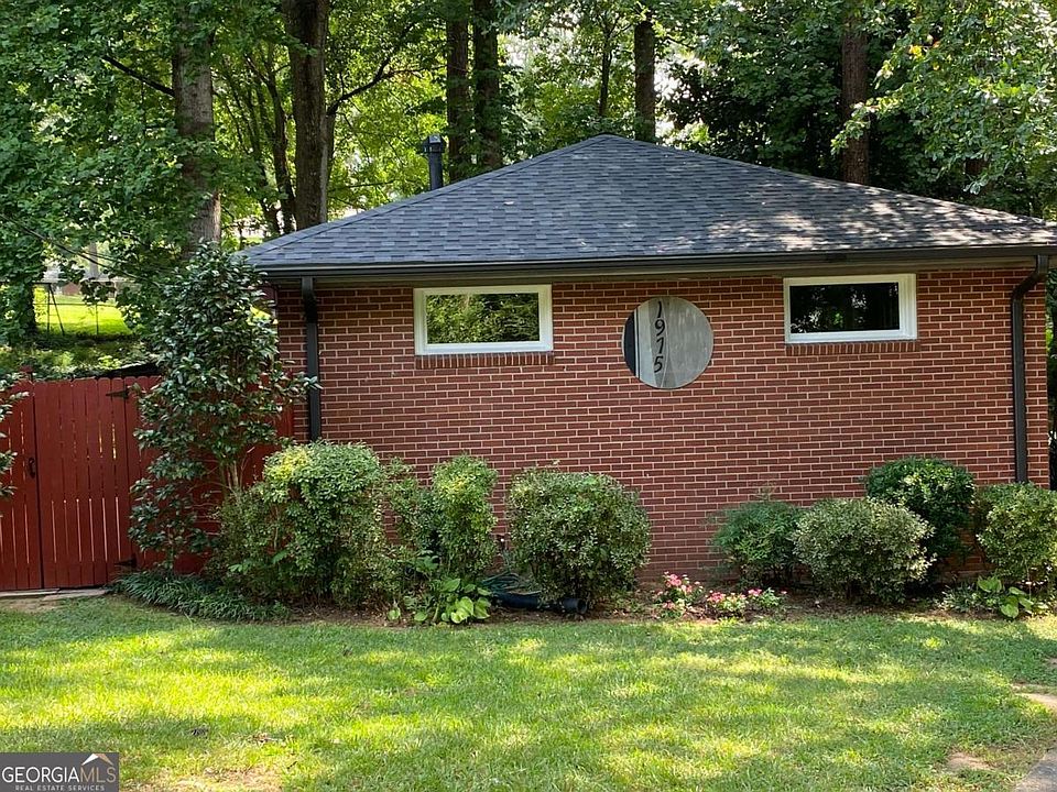 1st image of 1975 Clearwater Dr SE