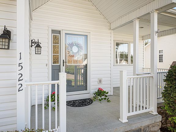 3rd image of 1522 Oriole Dr
