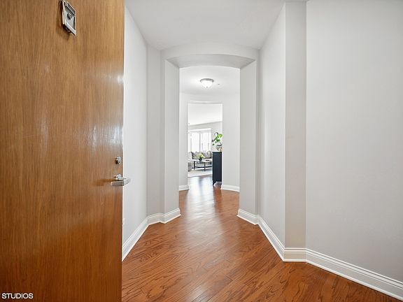 4th image of 2700 Summit Dr APT 412