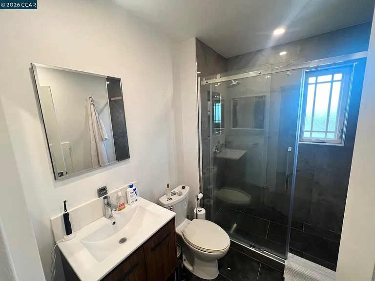 1325 Hopkins St — Photo 15